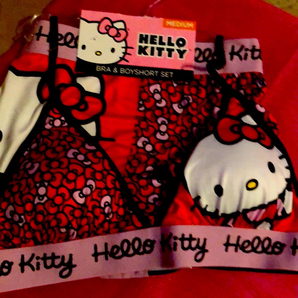 Hello Kitty bra/boy shorts set